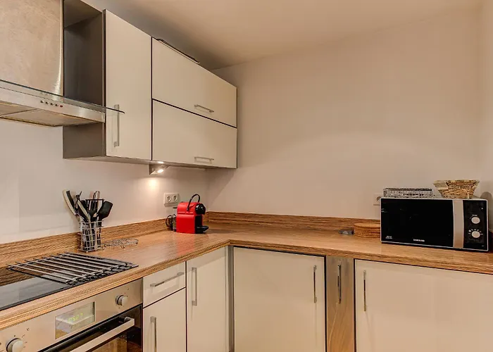 Апартаменты Apartment Biolay, Alpes Agency, Central Chamonix, Sleeps 6 *