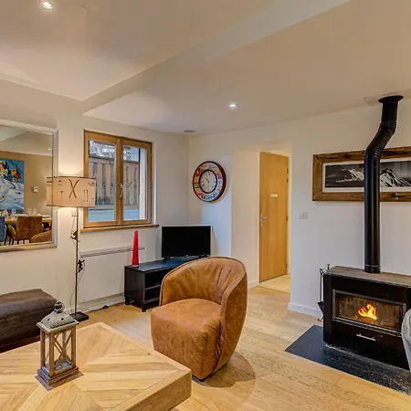 Apartment Biolay, Alpes Agency, Central Chamonix, Sleeps 6 Apartment